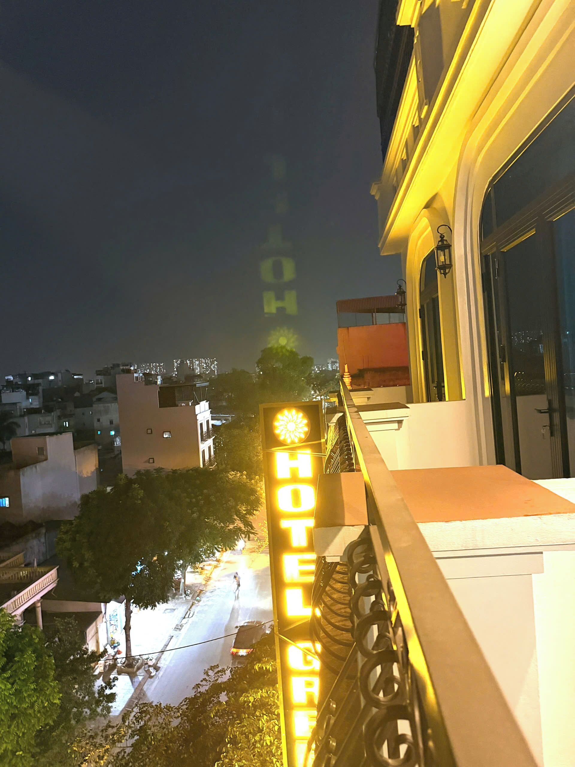 Deluxe Double Room | Street view