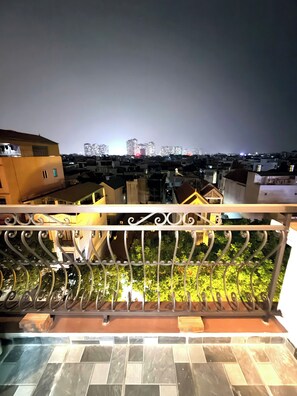 Habitación cuádruple ejecutiva | Vista a la calle