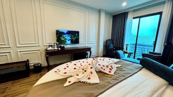 Kahden hengen deluxe-huone, 1 suuri parisänky, tupakointi kielletty, kaupunkinäköala