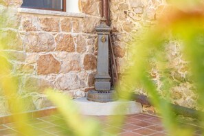 Exterior detail - Domm'e Antoni - Apartment in the heart of Ogliastra in stone and juniper (Baunei)