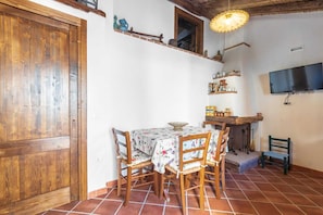 Dining - Domm'e Antoni - Apartment in the heart of Ogliastra in stone and juniper (Baunei)