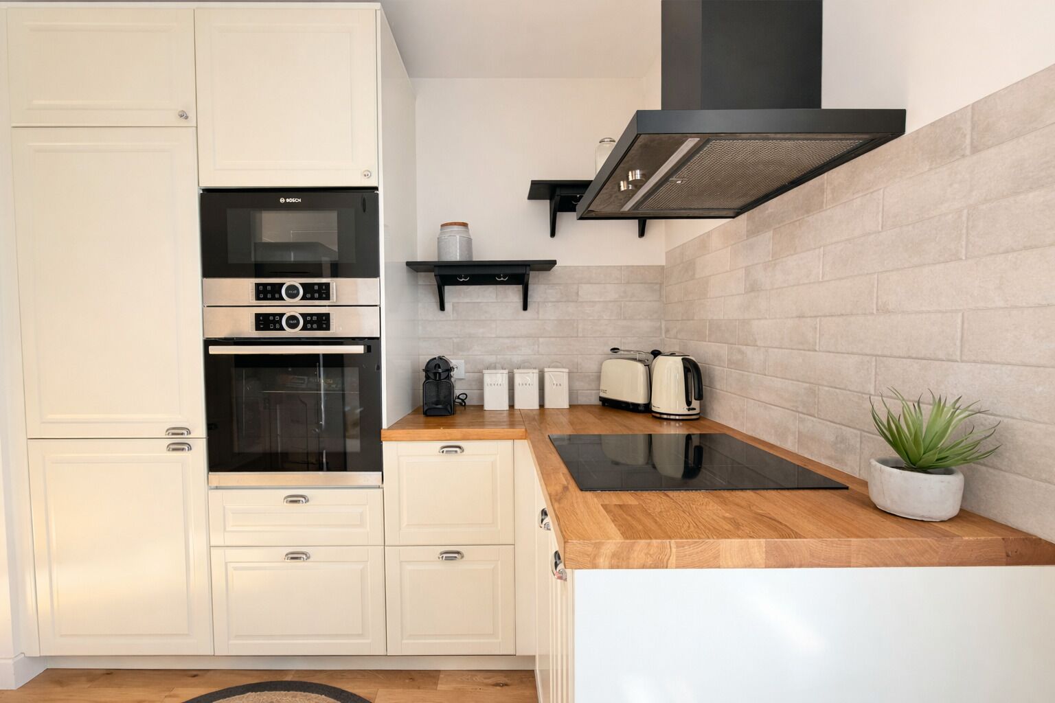 Apartment | Private kitchen | Fridge, microwave, oven, stovetop