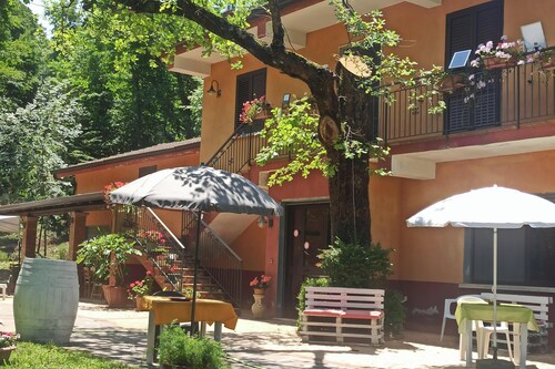 A FEW KM FROM THE EXIT OF THE SELE VALLEY BOTTOM IS THE AGRITURISMO LA ROVERELLA.