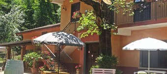 A FEW KM FROM THE EXIT OF THE SELE VALLEY BOTTOM IS THE AGRITURISMO LA ROVERELLA.