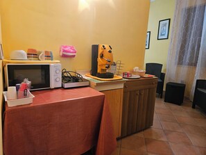 Interior - A FEW KM FROM THE EXIT OF THE SELE VALLEY BOTTOM IS THE AGRITURISMO LA ROVERELLA. (SENERCHIA)