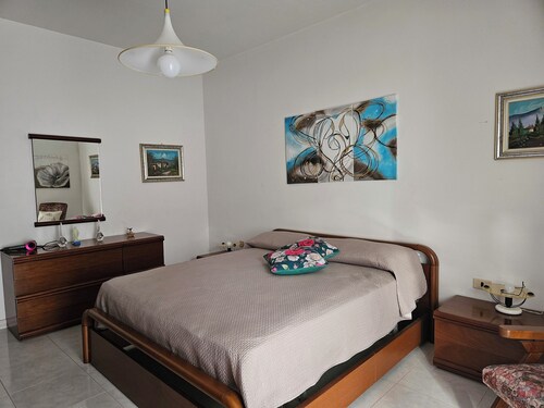 A FEW KM FROM THE EXIT OF THE SELE VALLEY BOTTOM IS THE AGRITURISMO LA ROVERELLA.