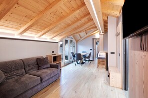 TV - Apartment 'No. 5' with Private Terrace (Livigno)