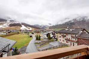 Property grounds - Apartment 'No. 5' with Private Terrace (Livigno)