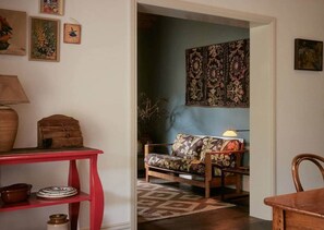 Living area - The Georgian House – Heritage Luxury Retreat (Castlemaine)