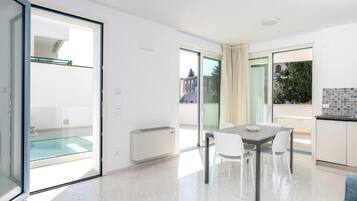 Executive Suite, 2 Bedrooms, Private Pool | Dining