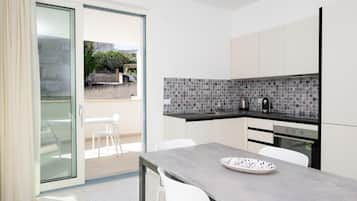 Executive Suite, 2 Bedrooms, Private Pool | Private kitchen