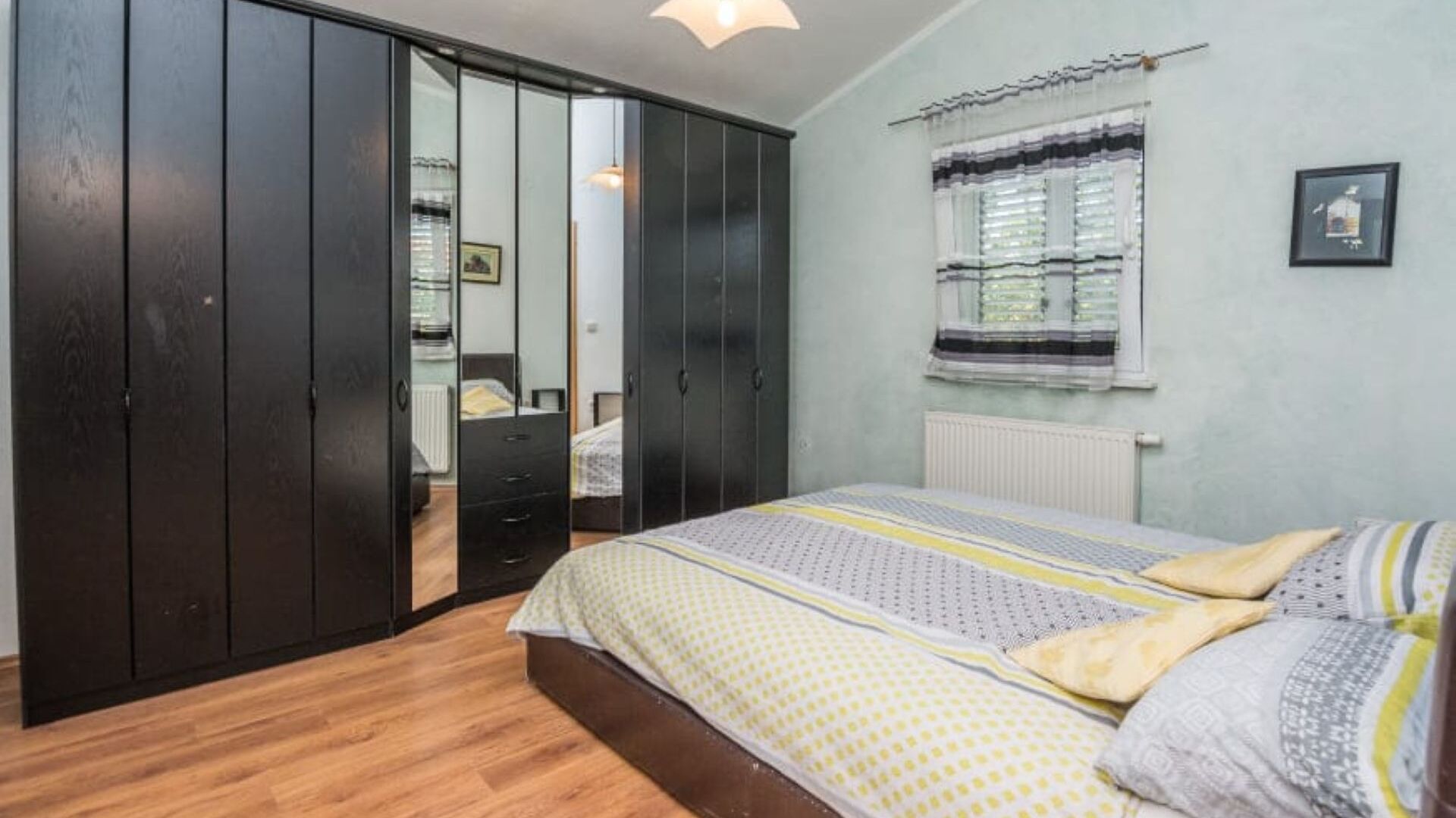 3 bedrooms, iron/ironing board, free WiFi, bed sheets