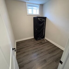 Room - Room-private Room With Own Facilities in (Toronto)