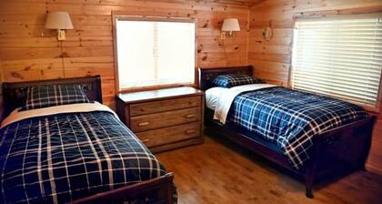 The North House - Cozy Northwoods Cabin on Upper Clam Lake
