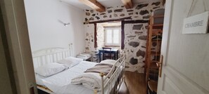 Room - Vrbo Property (Saint donat)