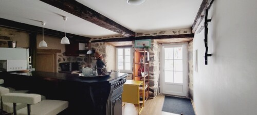  Traditional Auvergne house - Authentic stay in the heart of Auvergne