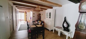 Dining - Vrbo Property (Saint donat)