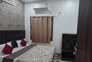 Deluxe Double Room - Shri Krishna Niwas (Mathura)
