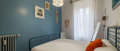 2 chambres, fer et planche Ă repasser