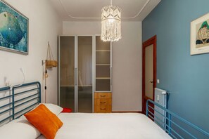 2 bedrooms, iron/ironing board - (Rome)