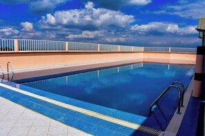 Pool - Mogul’s Palace – Elegant 3-Bedroom Retreat with Pool & Secure Parking in Thika (Thika)