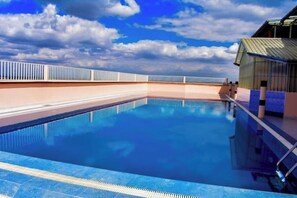 Pool - Mogul’s Palace – Elegant 3-Bedroom Retreat with Pool & Secure Parking in Thika (Thika)