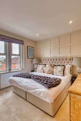 Spacious House In Guildford