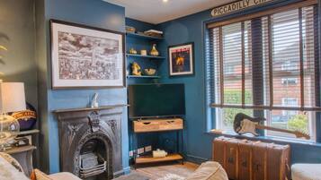 TV, fireplace, offices