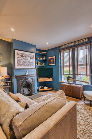 TV, fireplace, offices