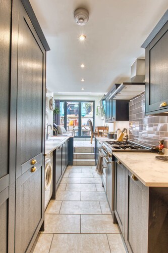 Spacious House In Guildford