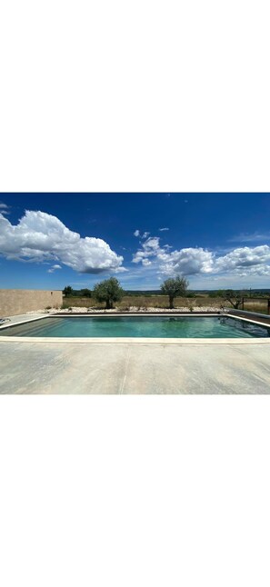 Outdoor pool - Gîte, located in a stone farmhouse, air conditioning and swimming pool, quiet location. (Bessas)