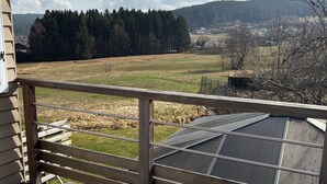 A wooden deck with a view of a grassy field and trees. - Detached chalet 100m2 open view (Xonrupt-Longemer)