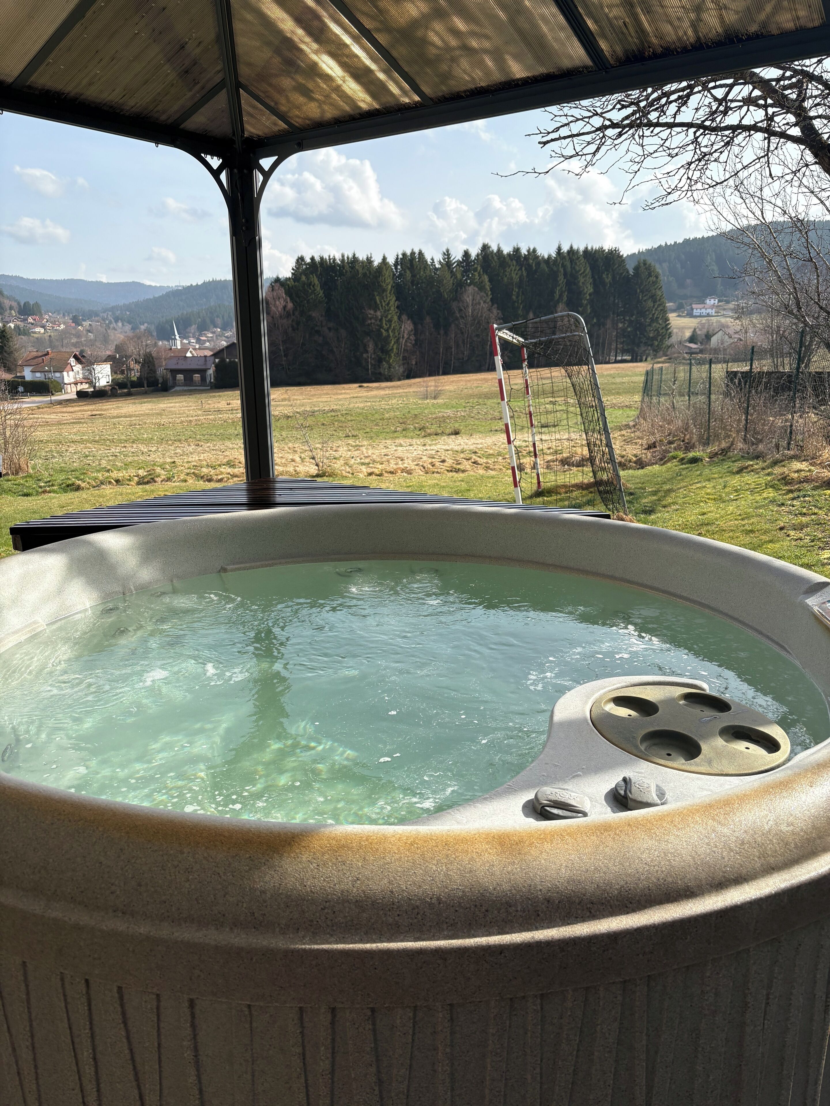 Outdoor spa tub