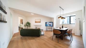 Estúdio clássico, sacada, vista para a cidade | Parte interna