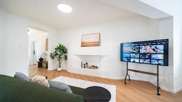 Estúdio clássico, sacada, vista para a cidade | Área de estar