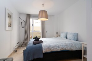 2 habitaciones, tabla de planchar con plancha y wifi gratis 