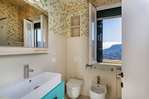 Bathroom - La Briciola, sea view, garden, private parking (Santa Margherita Ligure)