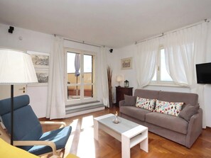 TV, fireplace - Villa Elisa by Interhome (Castellina in Chianti)