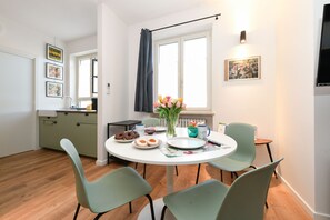 Dining - Garden Apartment Bardolino - Petrol Apartment (Bardolino)