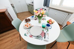 Dining - Garden Apartment Bardolino - Petrol Apartment (Bardolino)