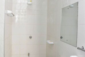Shower - Classy 2-Bedroom Ensuite Retreat with Pool & Parking | Thika Town (Thika)