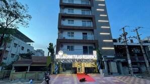Imej tidak diklasifikasikan, 4 daripada 8, butang