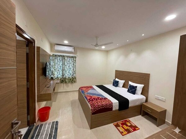 Deluxe ac room | Free WiFi - SriLakshmitulasiresidency by pickurstay (Tirupati)