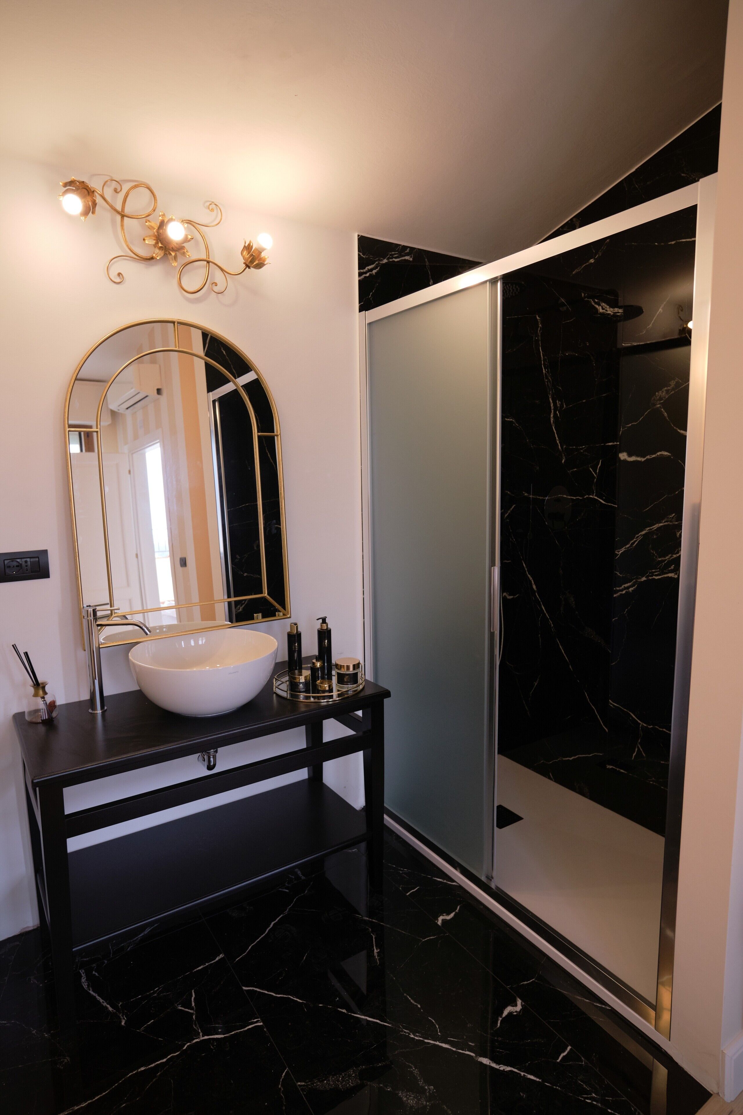 Suite, uitzicht op heuvels | Badkamer