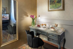 Deluxe Room, 1 King Bed, Courtyard View - Hotel Palazzo Borghini (Florence)
