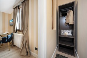 Suite, Hill View | In-room safe, desk, free WiFi