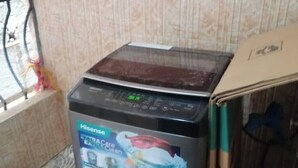 A Hisense microwave oven in a room with patterned wallpaper and a window. - Dandy Home, 2 BdRm, Estn Bypass Kamakis Greenspot (Ruiru)