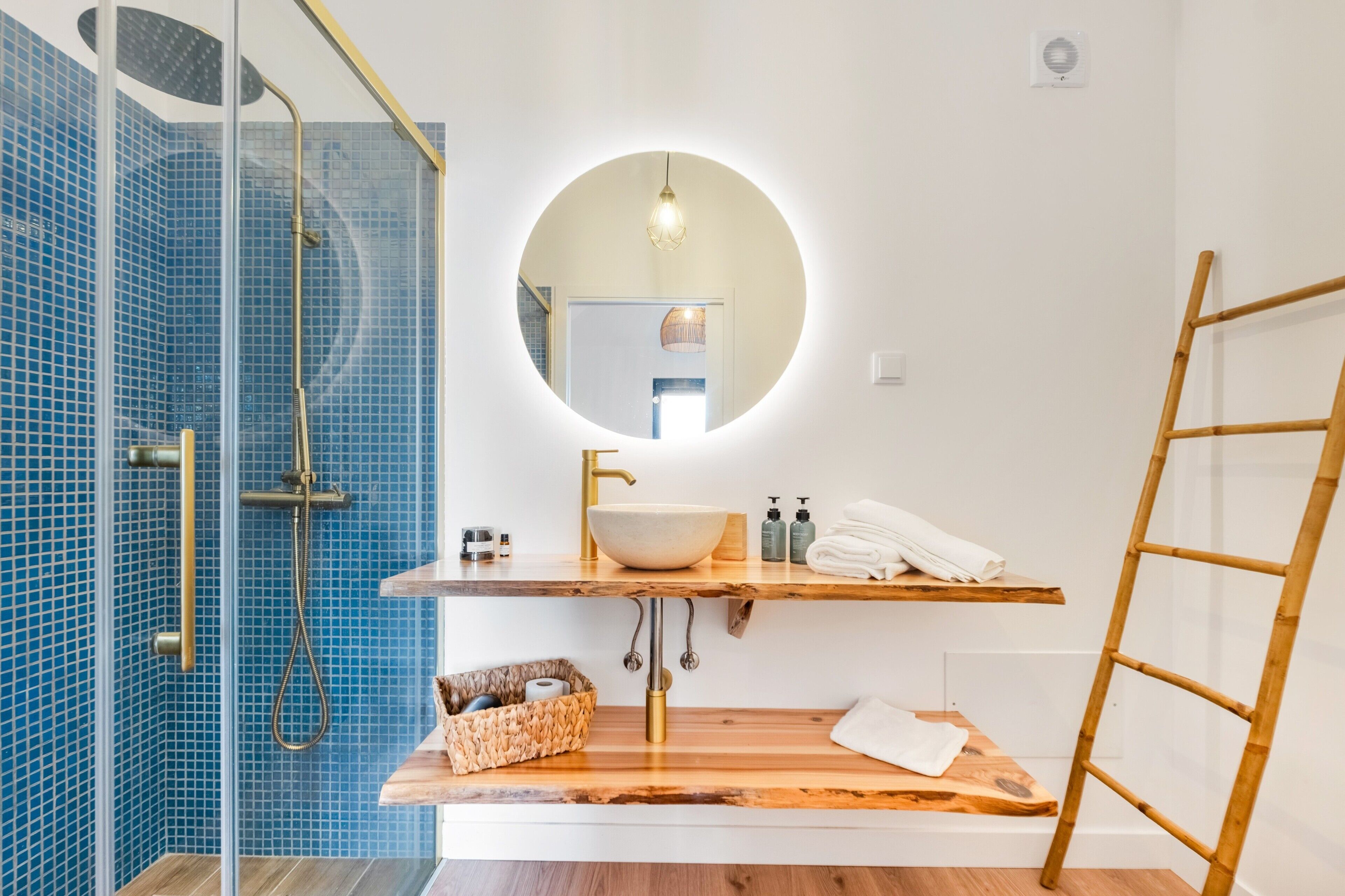Shower, towels