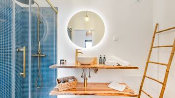 Shower, towels