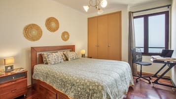 2 chambres, fer et planche à repasser, Wi-Fi, draps fournis